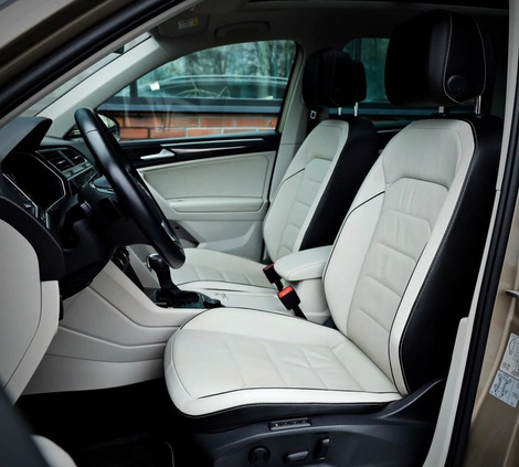 Volkswagen Tiguan cena 129900 przebieg: 54000, rok produkcji 2019 z Czarne małe 781